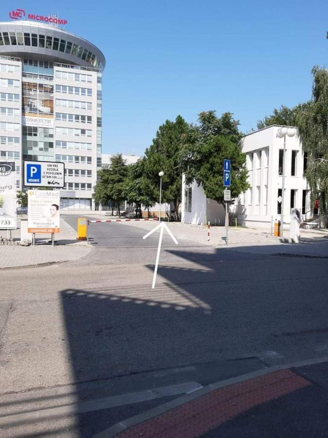 Living Bratislava By The Bus Station Hostel Eksteriør bilde